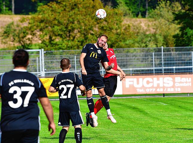 Bild 9: FC Hochrhein besiegt den FC Wallbach deutlich mit 4:0 &ndash; und wir haben die Bilder!