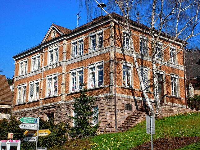 Das Rathaus aus der Sendung steht im Baden-Badener Ortsteil Ebersteinburg.