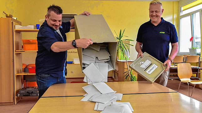 Künftig werden die Kreistagssitze nach anderen Regeln verteilt als bei der zurückliegenden Kommunalwahl 2019: Das Archivbild zeigt, wie ...