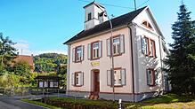 Das Rathaus Enkenstein bekommt einen neuen Eigentümer. Bild: Edgar Steinfelder