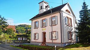 Das Rathaus Enkenstein bekommt einen neuen Eigentümer. Bild: Edgar Steinfelder