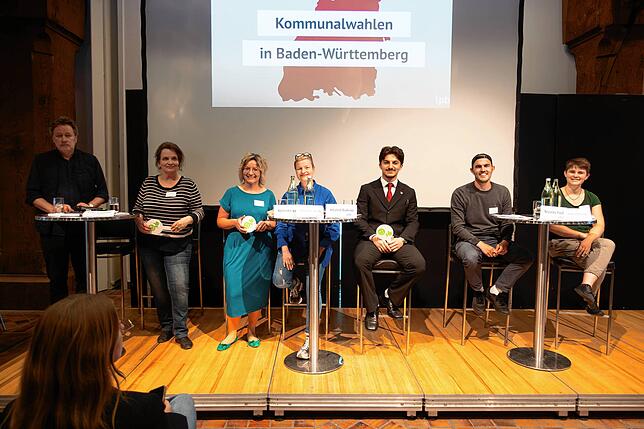 Sie diskutieren auf Einladung des Gesamtelternbeirats mit Erstwählern (von links): Manfred Hensler (FDP), Anke Schwede (Linke Liste), ...