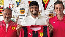 Wechsel zum FSV Rheinfelden: Der 3. Vorsitzende Joachim Sperker (links) freut sich mit Sportchef Stephan Leipert auf Danilo Avelina ...