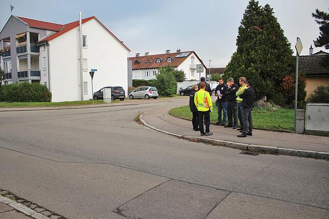 Für diese Kreuzung Am Mattenbachweg/Hinterm Holz in Herten befürwortete die Verkehrsschau-Gruppe keinen weiteren Fußgängerüberweg und ...