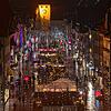 Das vom Oberen Tor aus fotografierte Lichtermeer des Waldshuter Weihnachtsmarkts in der Kaiserstraße.