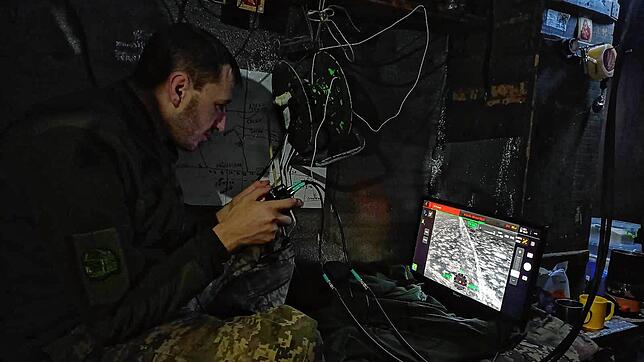 Präzision aus der Luft: Wie dieser Kamerad von Mykola Zdor steuert auch der 20-jährige Soldat Drohnen im Krieg gegen Russland.