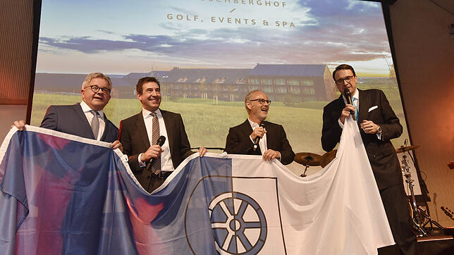 Donaueschingen und der Öschberghof (von links): Tourismusminister Guido Wolf, OB Erik Pauly, Moderator Reinhold Beckmann und ...