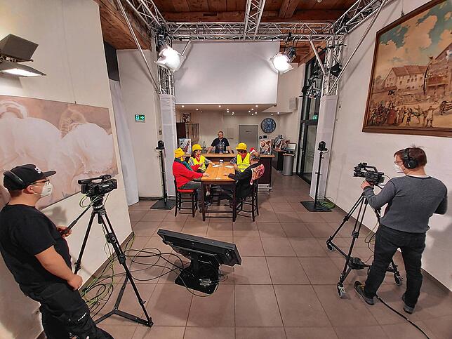 Auch 2022 behilft sich die Zunft mit einer aufwändig erstellten digitalen Übertragung in die Wohnzimmer – hier ein Interview mit ...