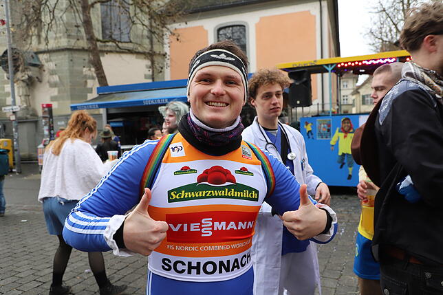 Luca Schneider hält es mit seinem Outfit pragmatisch: Den Wintersportanzug hat schon sein Vater getragen.
