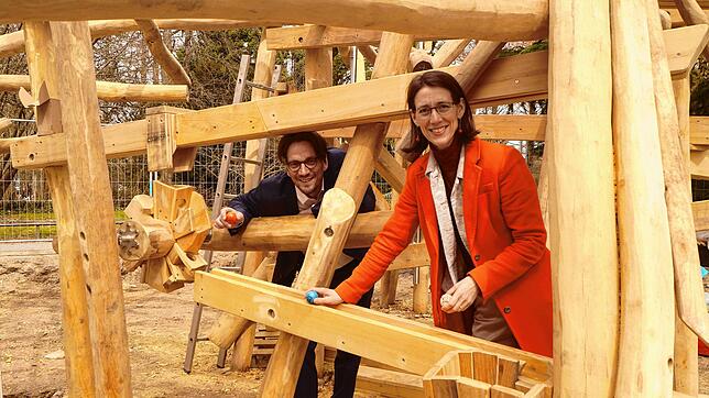 Die Geschwister Björn Graf und Bettina Gräfin Bernadotte lenken als Geschäftsführer die Geschicke der Insel Mainau. Mit der Blumis ...