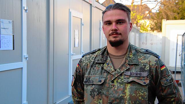 Zeitsoldat Heinrich Schwind unterstützt das Gesundheitsamt Lörrach bei der Nachverfolgung von Kontakten.
