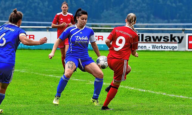 Bild 38: Fußballerinnen des SV Niederhof startet mit deutlichem 11:0-Derbysieg gegen die SG Hotzenwald in die neue Landesliga-Saison