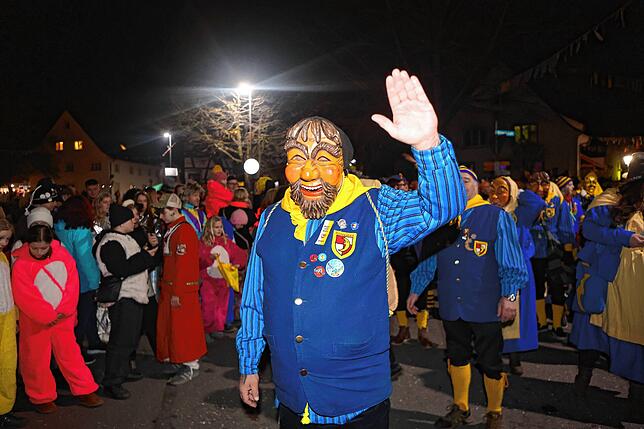 Bild 19: Die schönsten Bilder vom Nachtumzug in Möggingen 2025: 30 Gruppen im närrischen Treiben