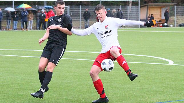 Doppelter Torschütze: Lukas Peric (rechts) traf beim 2:1-Sieg der A-Junioren der SG RW Weilheim beim SV Sinzheim gleich zwei Mal.