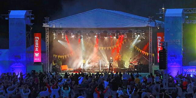 Knapp 1500 Besucher kamen zum Konzert von Rea Garvey ins Konstanzer Bodensee-Stadion.