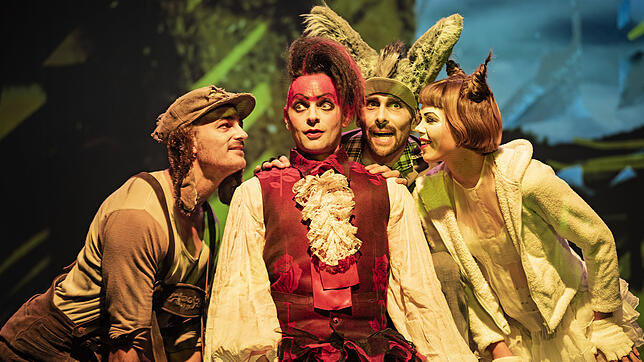 Hund (André Rohde), Hahn (Florian Rummel), Esel (Jonas Pätzold), Katze (Svenja Koch): Das sind die Bremer Stadtmusikanten.