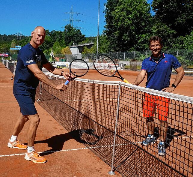 Gut unterrichtet: Robert Plischke (links) und Christoph Back vom Tennis-Club Rot-Weiß Tiengen sind zwei erfahrene Tennislehrer.