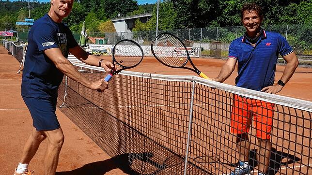 Gut unterrichtet: Robert Plischke (links) und Christoph Back vom Tennis-Club Rot-Weiß Tiengen sind zwei erfahrene Tennislehrer.