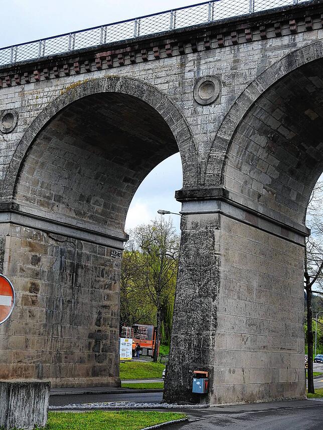 Aus Granit sind die Viadukte gebaut. Die Abdichtung auf der Oberseite soll nun erneuert werden.