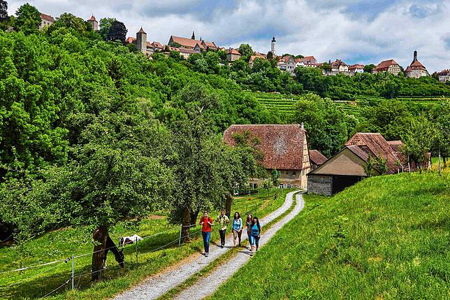 Der Taubertalwanderweg führt von Bayern bis nach Baden-Württemberg.