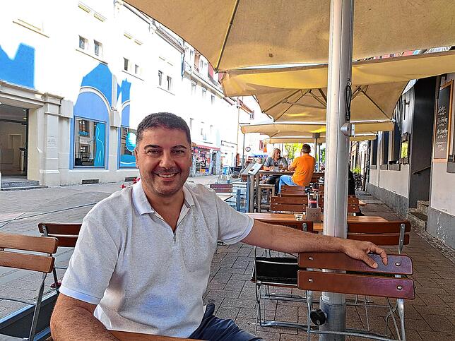 Färberstraße Villingen. Domenico Wittkopf, Betreiber des Gasthauses Ott, freut sich über die verlängerten Öffnungszeiten für die ...