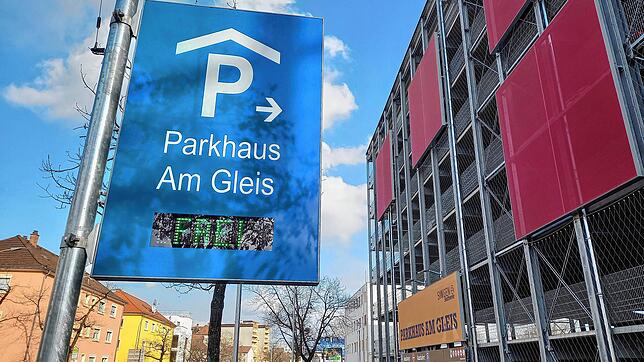 Das Wort &bdquo;Frei&ldquo; steht noch zu häufig auf dem Schild des neuen Parkhauses Am Gleis &ndash; zumindest wenn es nach den ...