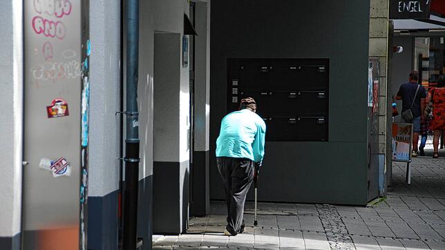 Ein Bettler, der nach eigenen Angaben aus Griechenland stammt, in der Oberen Augustinergasse.