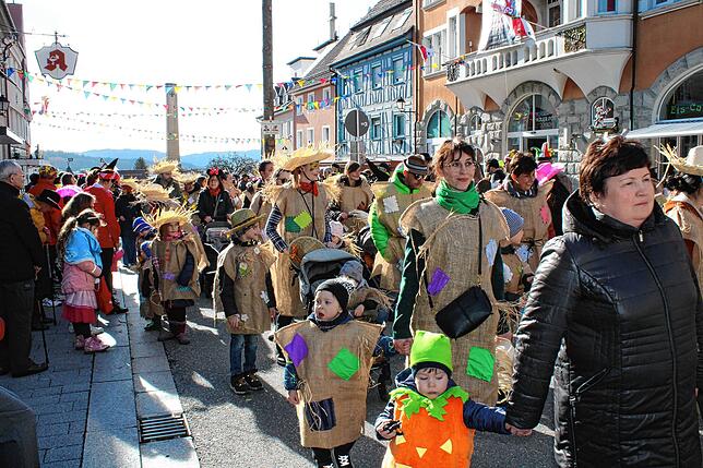 Bild 23: Kinderumzug und Setzen des Kindernarrenbaums in Stockach (Teil 1)