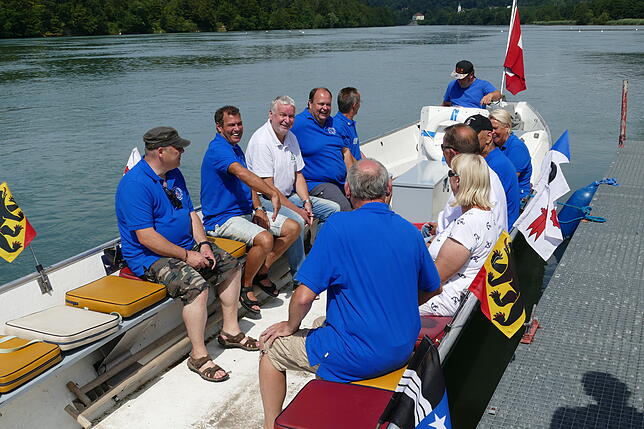 Der Wasserfahrverein Rhyburg-Möhlin bot eine unterhaltsame Fahrt mit dem Langschiff auf dem Rhein an.