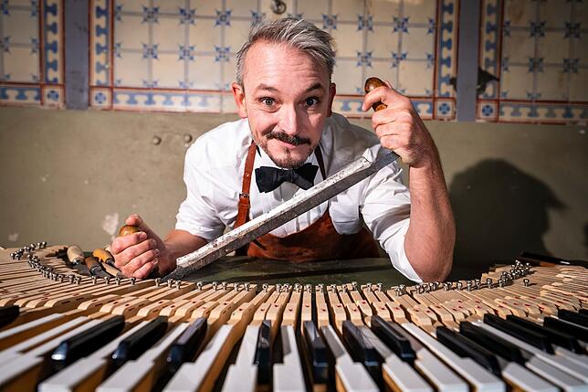 Open-Air-Klavierkabarett mit Sebastian Schnitzer gibt es in Donaueschingen.