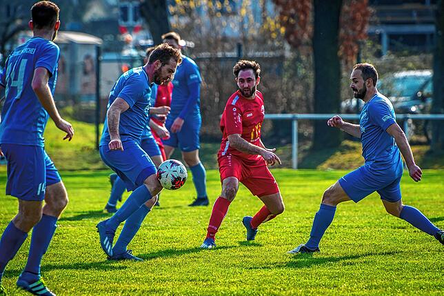 Bild 10: TuS Efringen-Kirchen gelingt ein 3:1 im Abstiegskampf beim FC Wallbach &ndash; und wir haben Bilder!