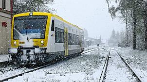 Die Biberbahn fährt am ersten Adventswochenende zahlreiche Weihnachtsmärkte in der Region an – ob es auch schneien wird wie im ...