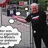 Betreuer Martin Meierhofer spickt über die Grenze und sieht, wie sich die Kickerinnen des FC Hochrhein fit halten.