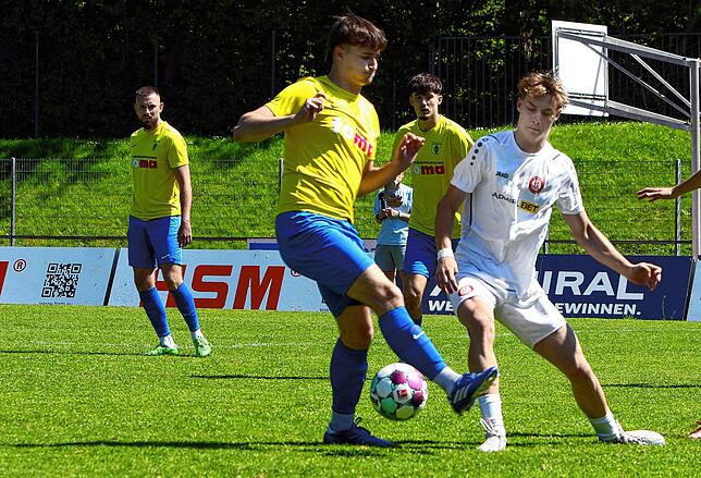 Bild 40: Verbandsligaderby zwischen SC Pfullendorf und FC Singen gewinnt der SCP mit 3:1