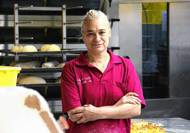 Soulfood auf Süddeutsch: Bäckerin Cornelia Brutte-Grützmacher backt auch Seelen. Um 8.30 Uhr verlässt sie die Backstube nach gut acht ...