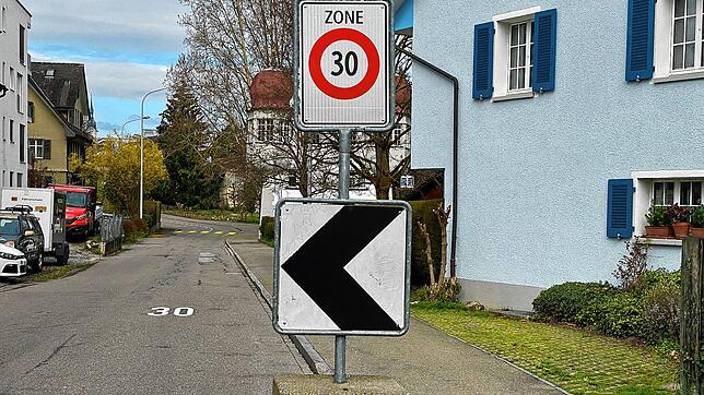 Auf der Bergstraße darf innerorts nur noch 30 gefahren werden. Das ist die jüngste Beschränkung in Kreuzlingen.