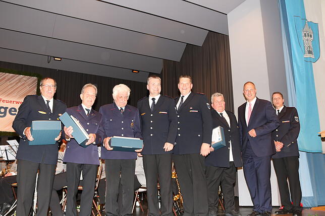 Ehrungen beim Festakt 150 Jahre Feuerwehr Hüfingen (von links): Erhard Gier, Josef Limberger, Peter Meyer, Markus Ziganczuk, Jan-Philipp ...