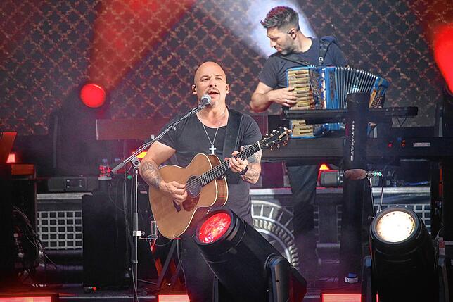 Bild 7: Santiano rocken auf dem Schlossplatz (Teil 1)