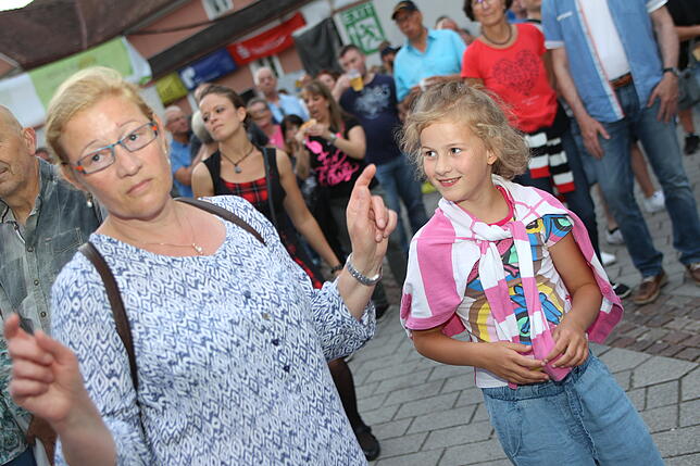 Bild 25: Bilder von den Besuchern beim Lichterfest in Bad Dürrheim