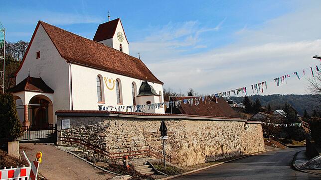 Die Kirche St. Nikolaus Lausheim hat gemalte Ausschmückungen aus der späten Renaissance im Innern vorzuweisen und nimmt daher für die ...