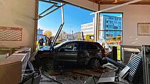 Ein Auto im Fliesenfachgeschäft: Am Samstag kam es zu einem kuriosen Unfall in Gottmadingen. Dabei wurden drei Menschen leicht verletzt.