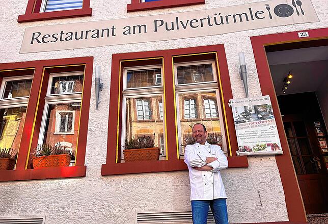 Michael Widloswki-Küfer vor dem Pulvertürmle. „Das war mein Baby, darin steckt mein ganzes Herzblut.“