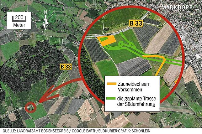 Der kleine rote Kreis zeigt die Stelle, wo der ursprünglich geplante Anschlussknoten in die B33 einmünden sollte. Im großen roten Kreis ...