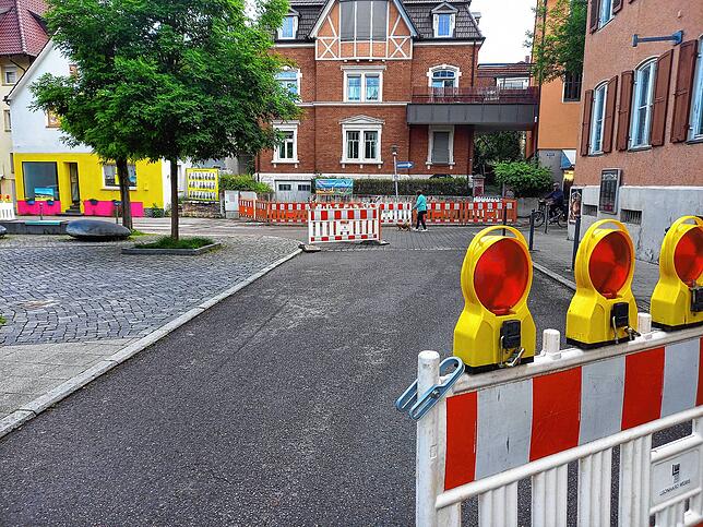 Sperrungen, wohin das Auge blickt: Kunden und Einzelhändler mussten im Mai und Anfang Juni wegen der Bauarbeiten in der Hauptstraße viel ...