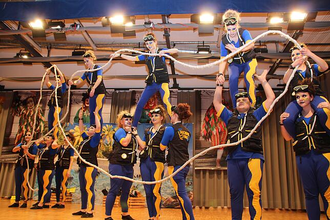 Auf Tauchstation gingen die Hop-A-Holix vom Showtanzverein Sauldorf.