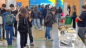 Die Berufsinformationsmesse der Hans-Thoma-Schule war mit 34 teilnehmenden Unternehmen ein voller Erfolg.