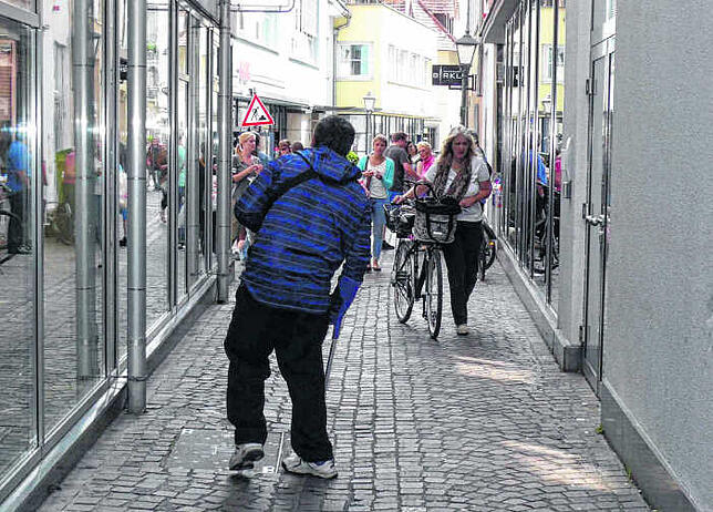 Im Sommer sind relativ viele Bettler im Zentrum von Konstanz unterwegs. Viele von ihnen betteln offensiv, gehen also direkt auf Menschen zu.