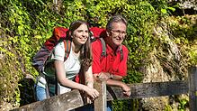 Unterwegs im Tannzapfenland. SÜDKURIER-Mitarbeiterin Vanessa Rottig und ihr Vater Armin genießen die Mischung aus Naturerlebnis und ...