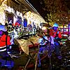 Die Rettungskräfte bringen Verletzte aus der Spiegelhalle. Eile ist geboten, denn im Notfall zählt jede Minute &ndash; und dieser wird ...