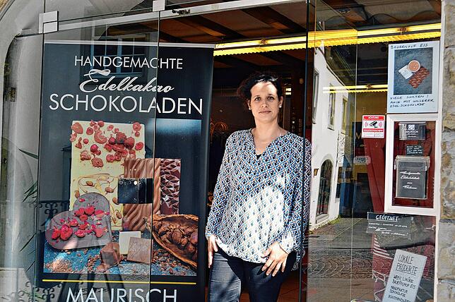 Miriam El Harchi vor ihrem Geschäft Maurisch in der Steigstraße in Meersburg. Zwei unbekannte Täter haben dort am Sonntag 700 Euro ...